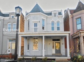 Building Photo - 1815 W Grace St