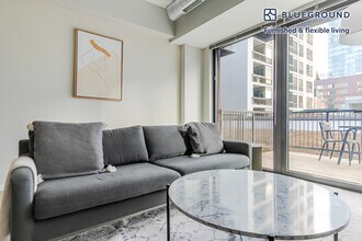 Building Photo - 211 W Scott St