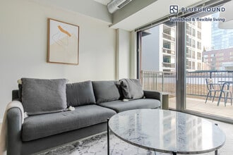 Building Photo - 211 W Scott St