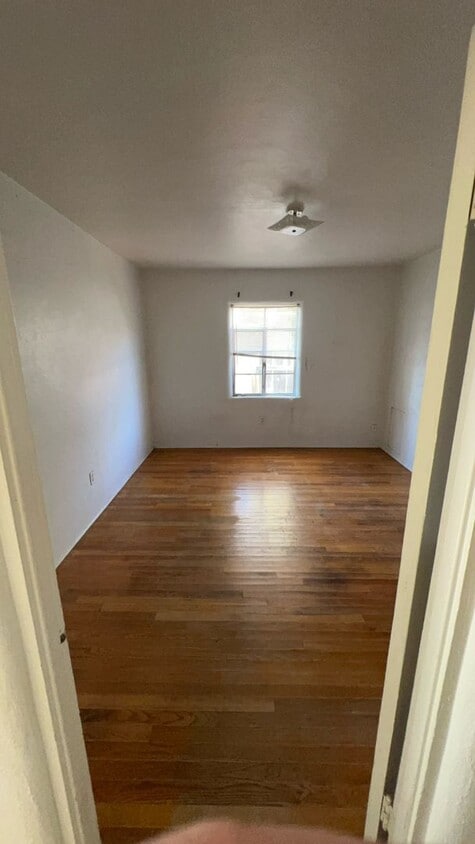 Foto del edificio - 1409-1409 Hazeldine Ave SE