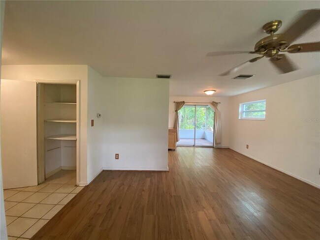 Foto del edificio - 2084 Ridgelane Rd