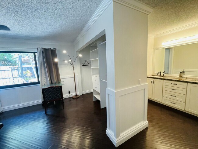 Building Photo - 2924 NW 69th Ct