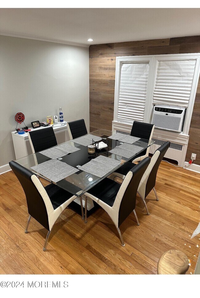 Foto del edificio - 240 Oakhurst Rd