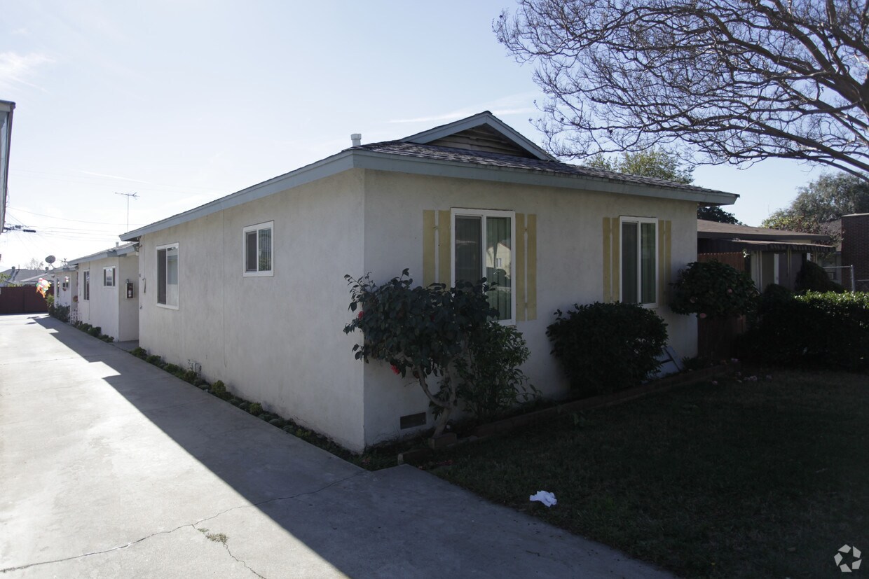 Building Photo - 713-719 W D St