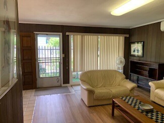 Foto del edificio - Kaneohe - 3 bedroom, 2 bath and 2 car carport