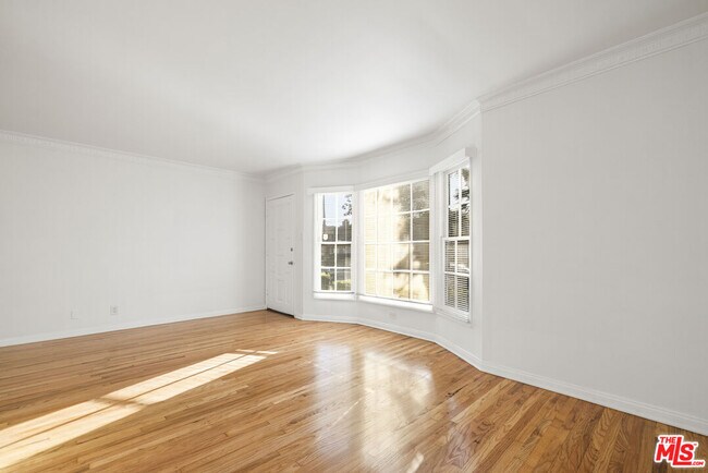 Foto del edificio - 5324 Vantage Ave