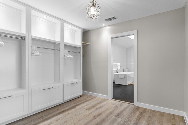 Foto del edificio - 16831 Thomas Chapel Dr