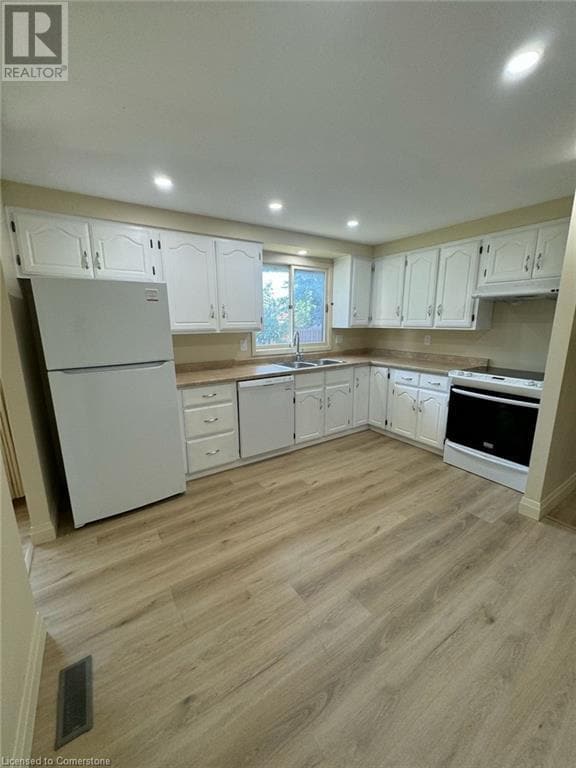 Building Photo - 14 Briar Knoll Pl