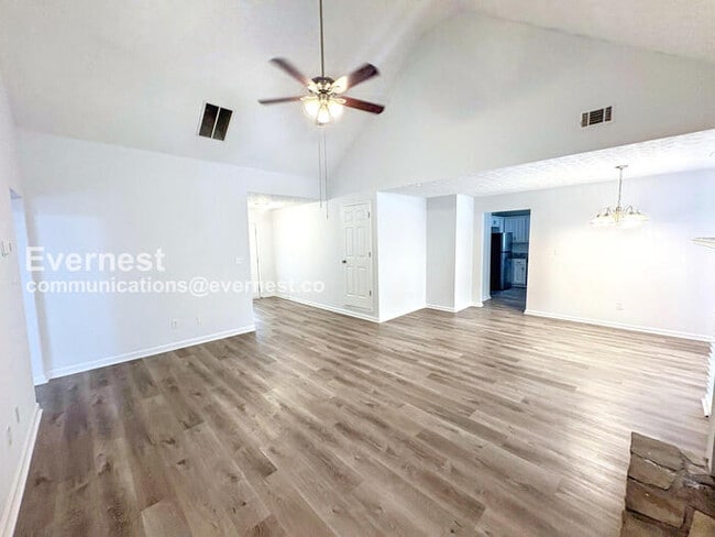 Foto del edificio - 229 Pebble Creek Dr