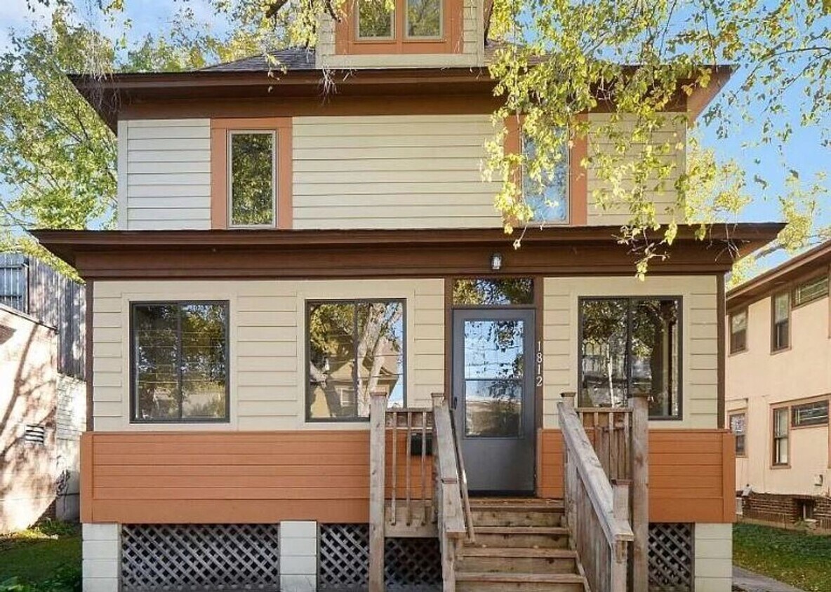 Primary Photo - Updated Single Family Home close to U of M...