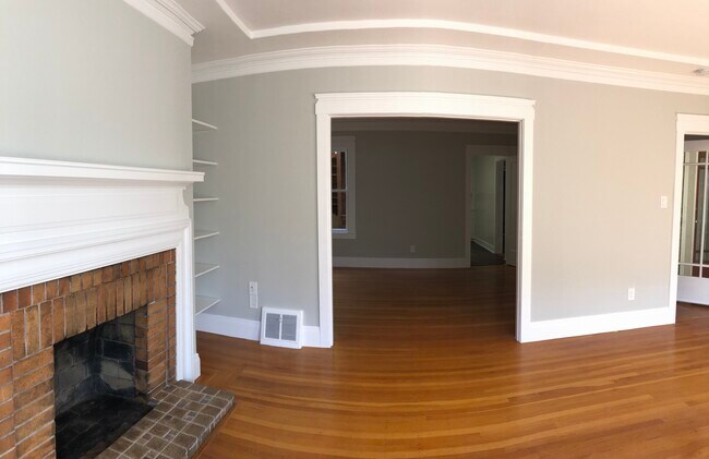 Building Photo - 1536 Chestnut St