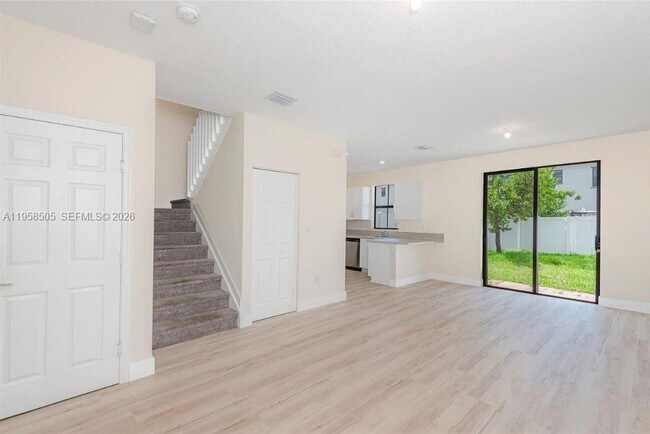 Foto del edificio - 3326 W 112th St