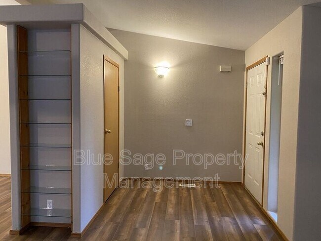 Building Photo - 1375 S Bagley Creek Rd