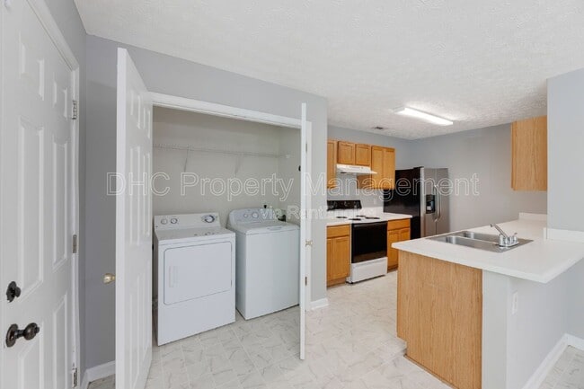 Building Photo - 5625 Strathmoor Manor Cir