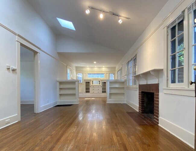 Foto del edificio - 686 S Grand Ave