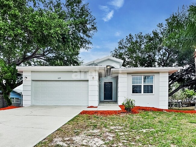 Building Photo - 6109 Cacao Dr