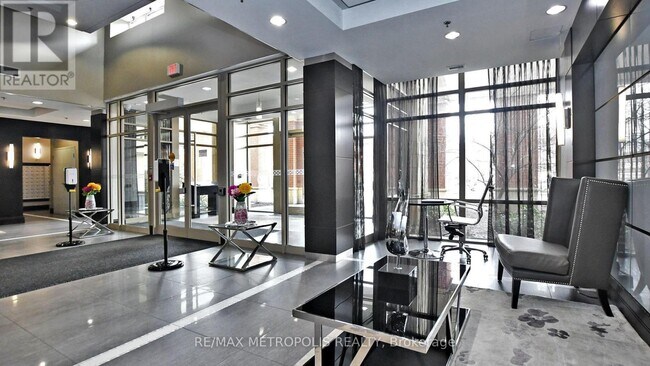 Photo du bâtiment - 75 King St E