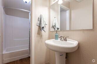2BR, 1.5BA - 1,0002SF - Monaco Apartments