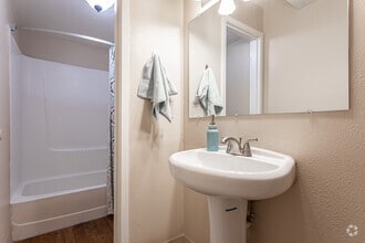2BR, 1.5BA - 1,0002SF - Monaco Apartments