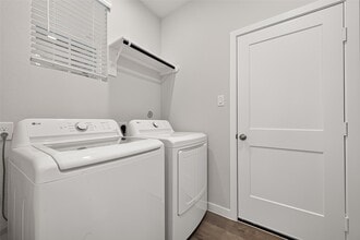 Building Photo - 4042 Bay Ct
