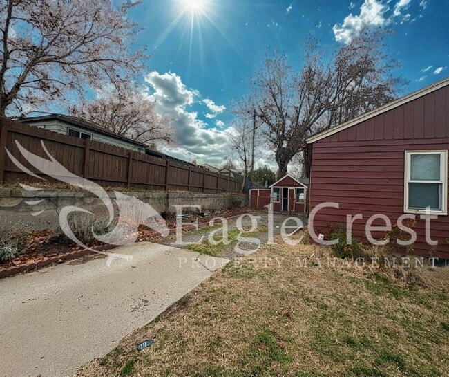 Building Photo - Spacious 3-Bedroom 2 bathroom Home with Great Mountain Views and Bonus Room!!