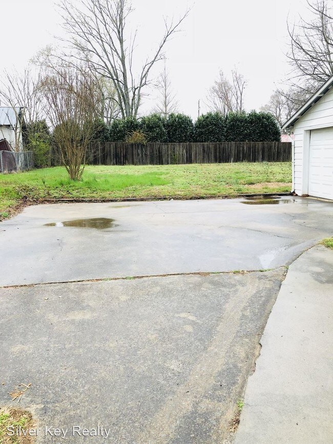 Foto del edificio - 808 Central Ave