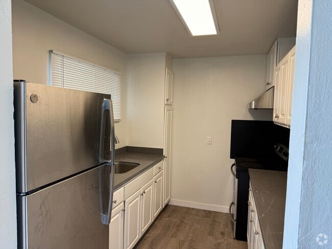 2 Bedroom - Surfside Palms Apartments
