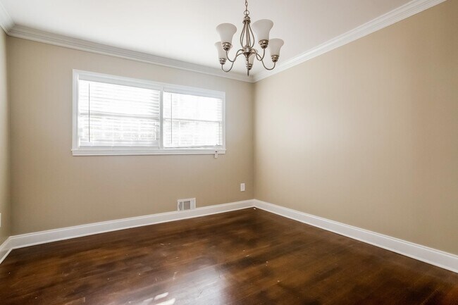 Building Photo - 2134 Elinwood Dr