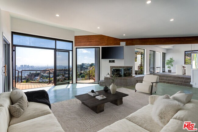 Foto del edificio - 8424 Grand View Dr