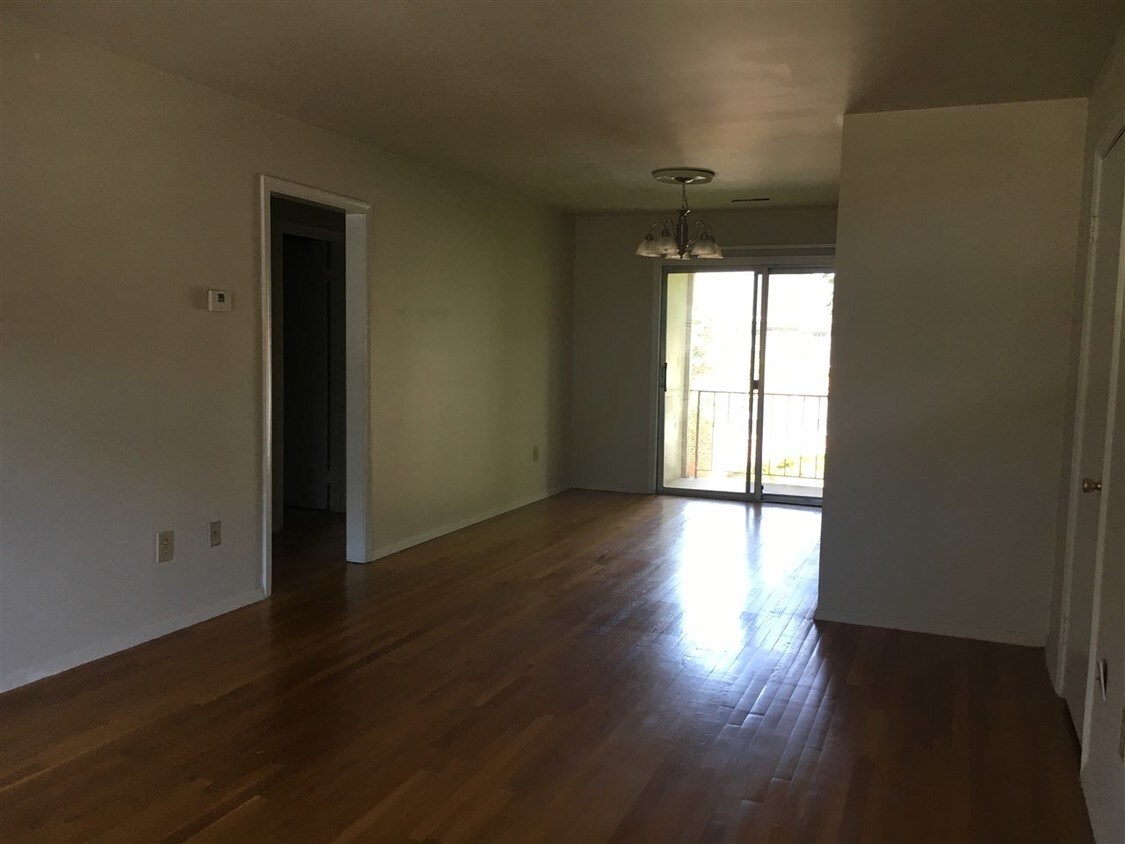 Building Photo - 120 Hessian Hills Ridge