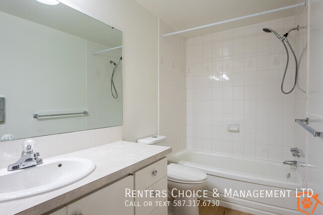 Building Photo - Main Floor Unit Secured Entry, Elevator, Gas & Water Included