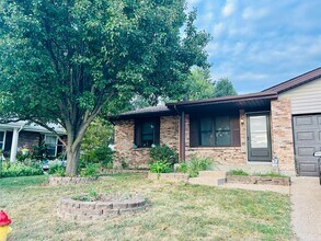 Building Photo - 800 Delwood Ct