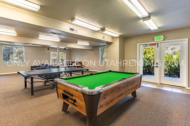 Foto del edificio - 892 E 700 N