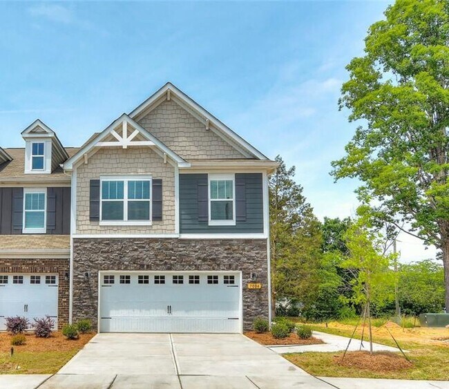 Foto del edificio - Like New Townhome in Beautiful North Charl...