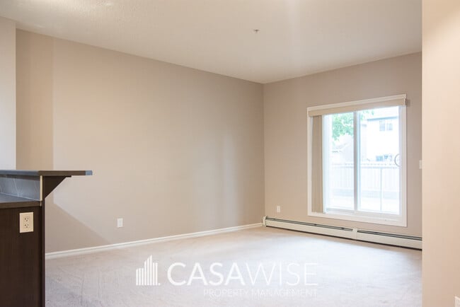 Building Photo - 263-263 Macewan Rd