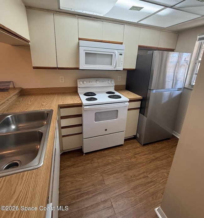 Foto del edificio - 3057 Sir Hamilton Cir