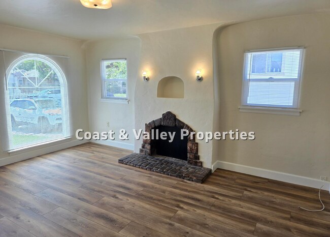 Building Photo - 226-228 Lang Street, Salinas, CA 93901