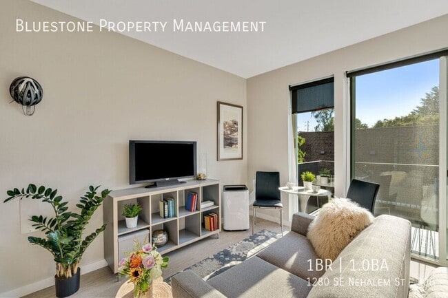 Building Photo - 1280 SE Nehalem St