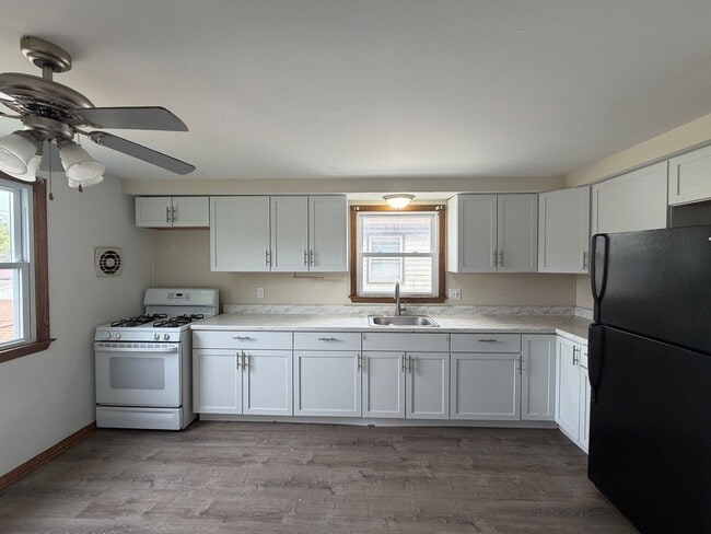 Building Photo - 5650A N 97th St