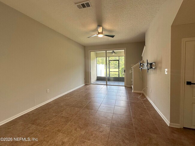 Foto del edificio - 6131 Bartram Village Dr
