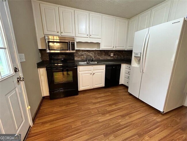 Foto del edificio - 1321 Timbercrest Dr