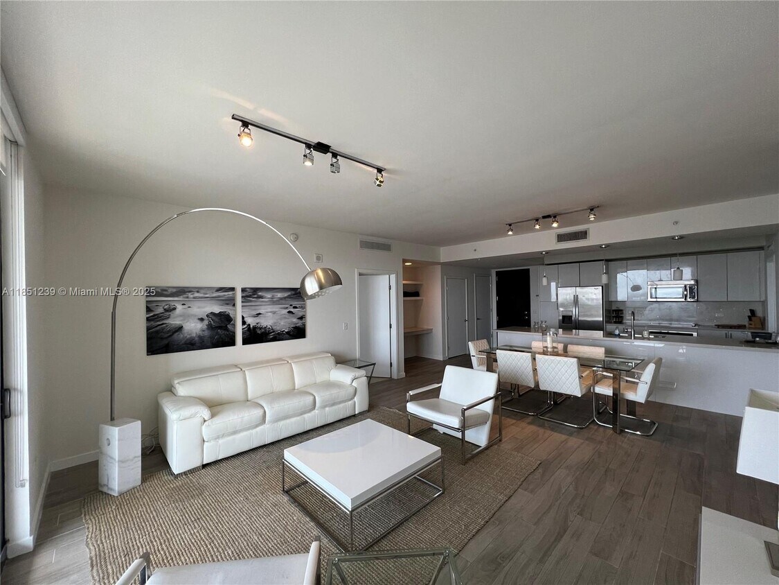 Foto principal - 999 SW 1st Ave