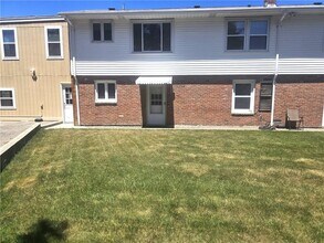 Building Photo - 124 Jane St