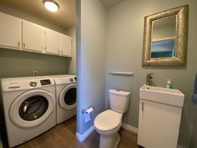 Building Photo - Orchard Hill 2 Bedroom Updated Condo!
