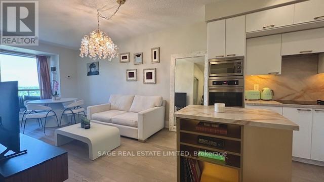 Photo principale - 120-1120 Harrison Garden Blvd