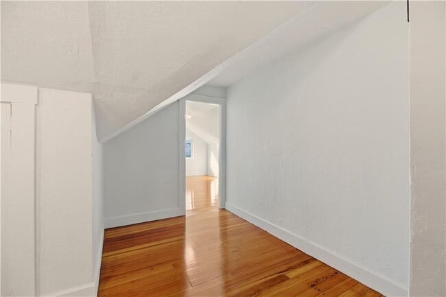 Building Photo - 31 Bayside Ave