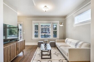 Building Photo - 5324 N Maryland Ave