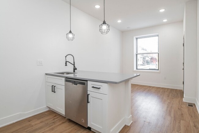 Building Photo - 3312 W Cumberland St