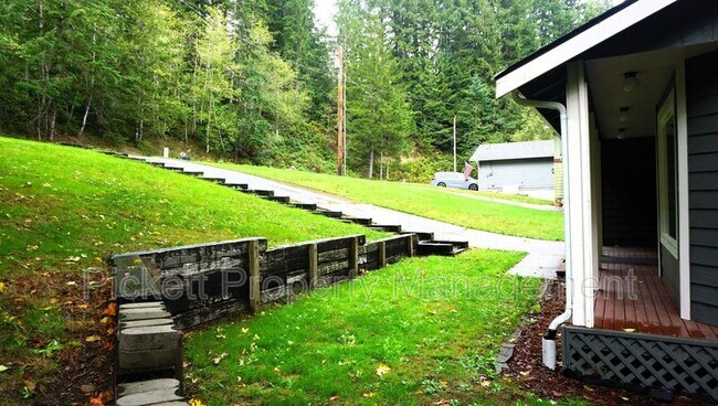 Building Photo - 12867 NW Canyon Trail