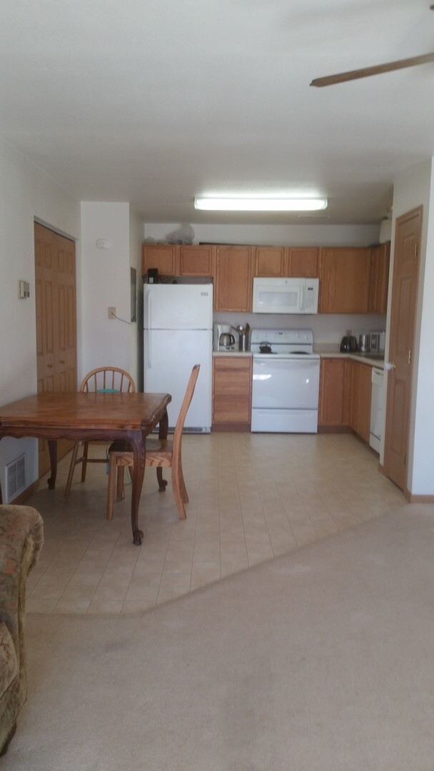 Building Photo - Great location, nice condo